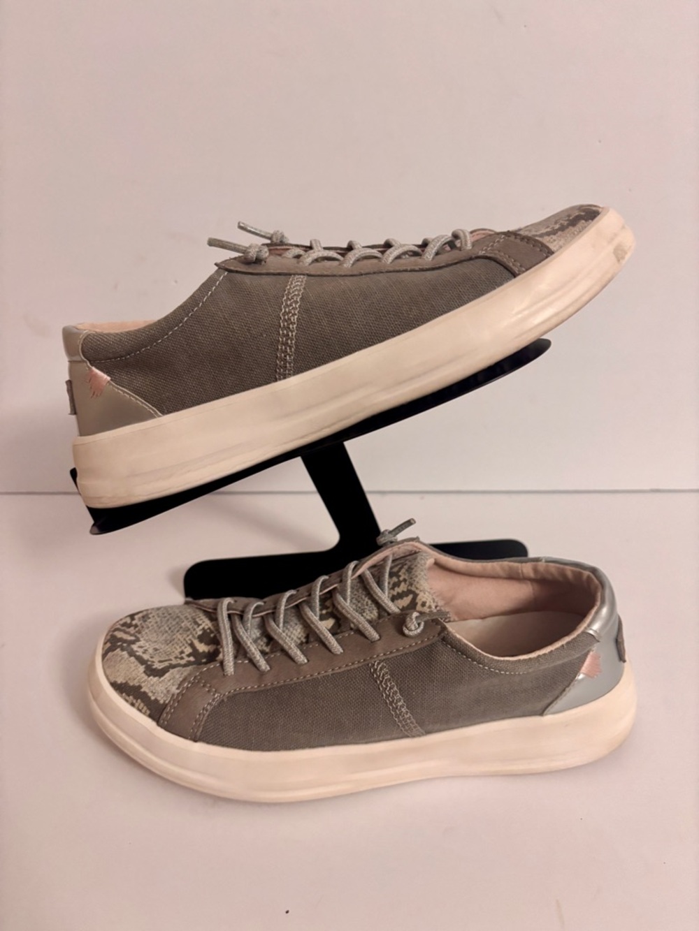 Hey Dude Women's Karina Silver Python sneakers size 6